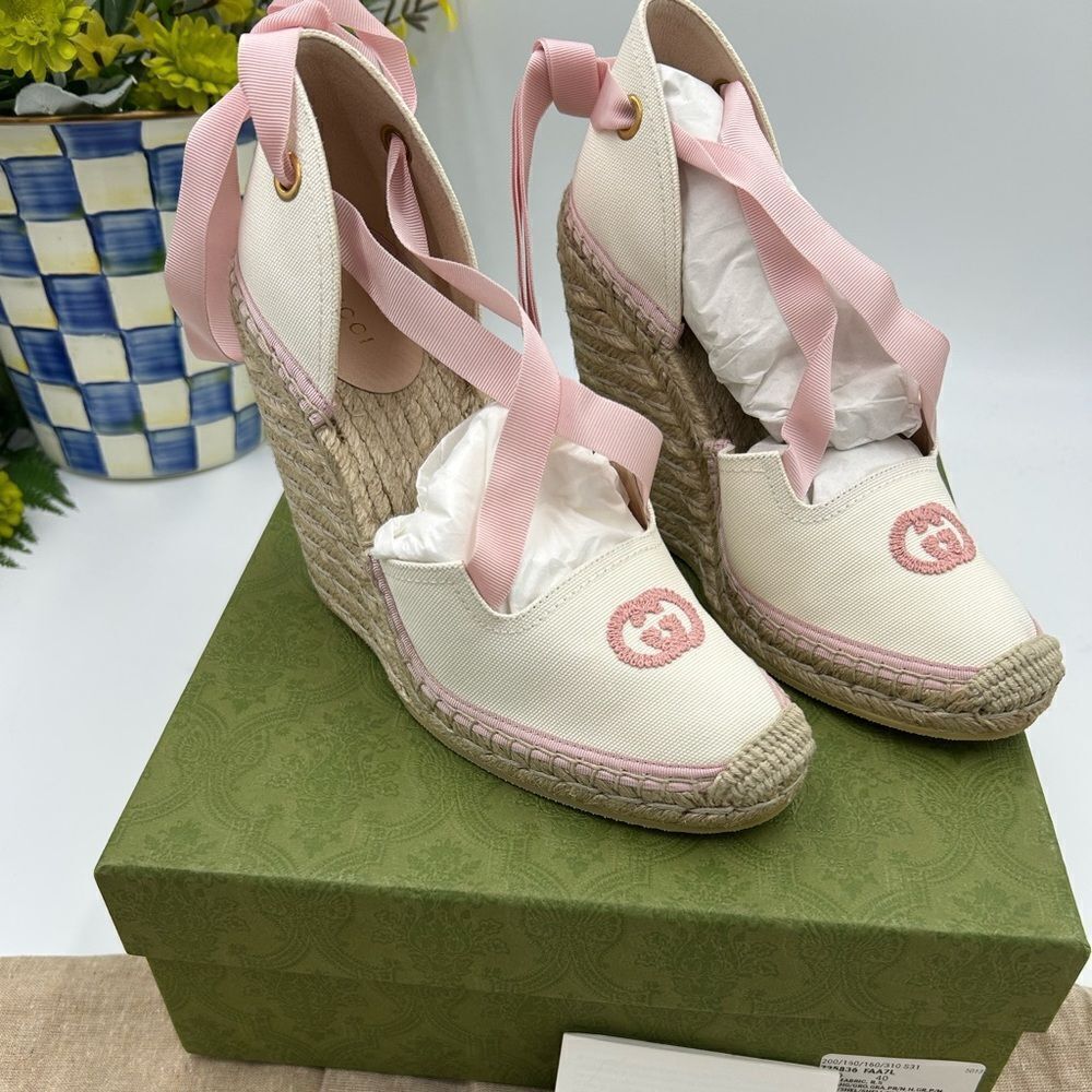 Women’s Gucci canvas GG wedge espadrilles size 40 made in Italy